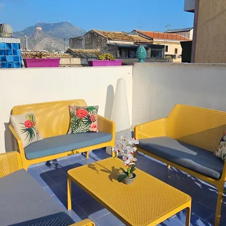 Large Terrace Near Politeama パレルモ