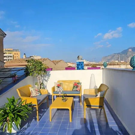 アパート Large Terrace Near Politeama パレルモ
